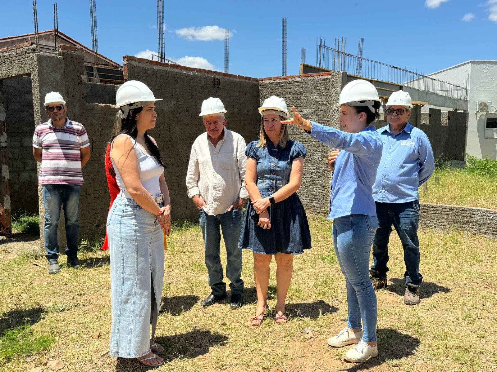 Prefeita Laís Nunes visita obra de construção de  novos leitos de UTIs 