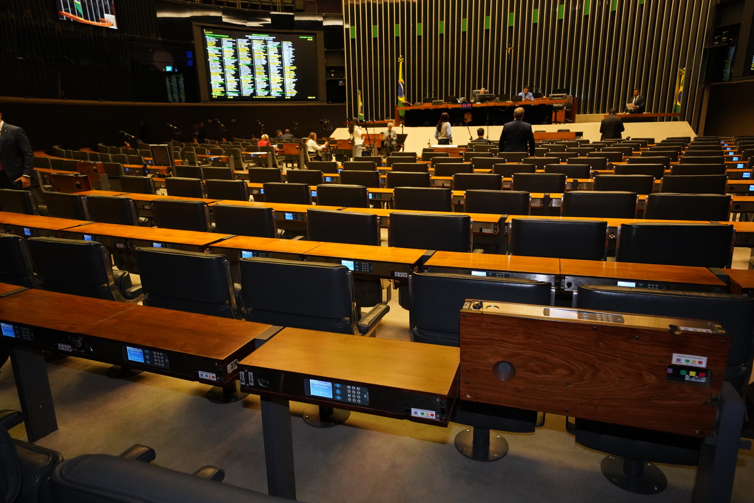Ceará terá 23 deputados federais a partir de 2027 com nova distribuição aprovada pela Câmara