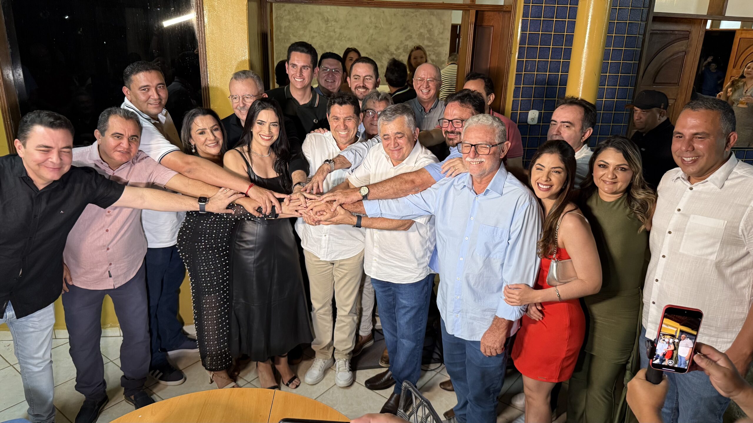 Laís e Neto Nunes recebem amigos e lideranças políticas na abertura do Forricó 2025