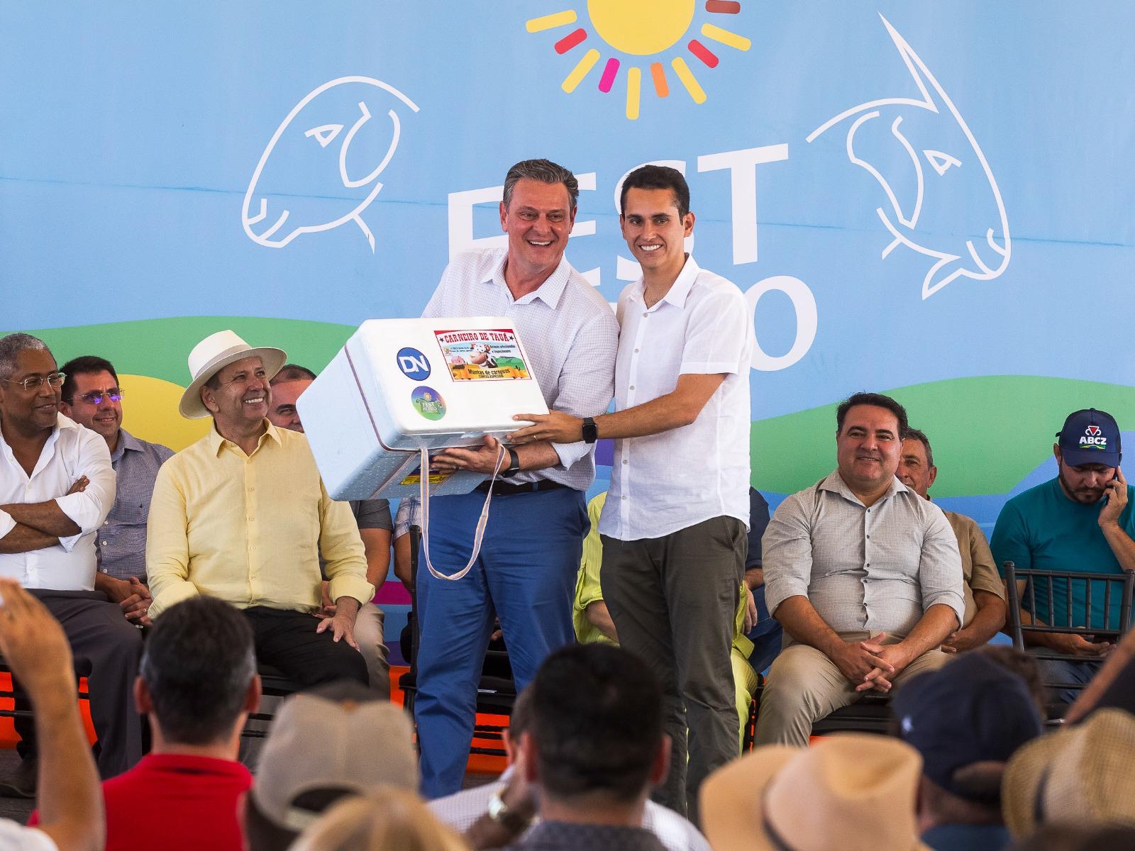 Domingos Neto garante avanço histórico: produtos de Tauá ganham autorização para venda em todo o Brasil