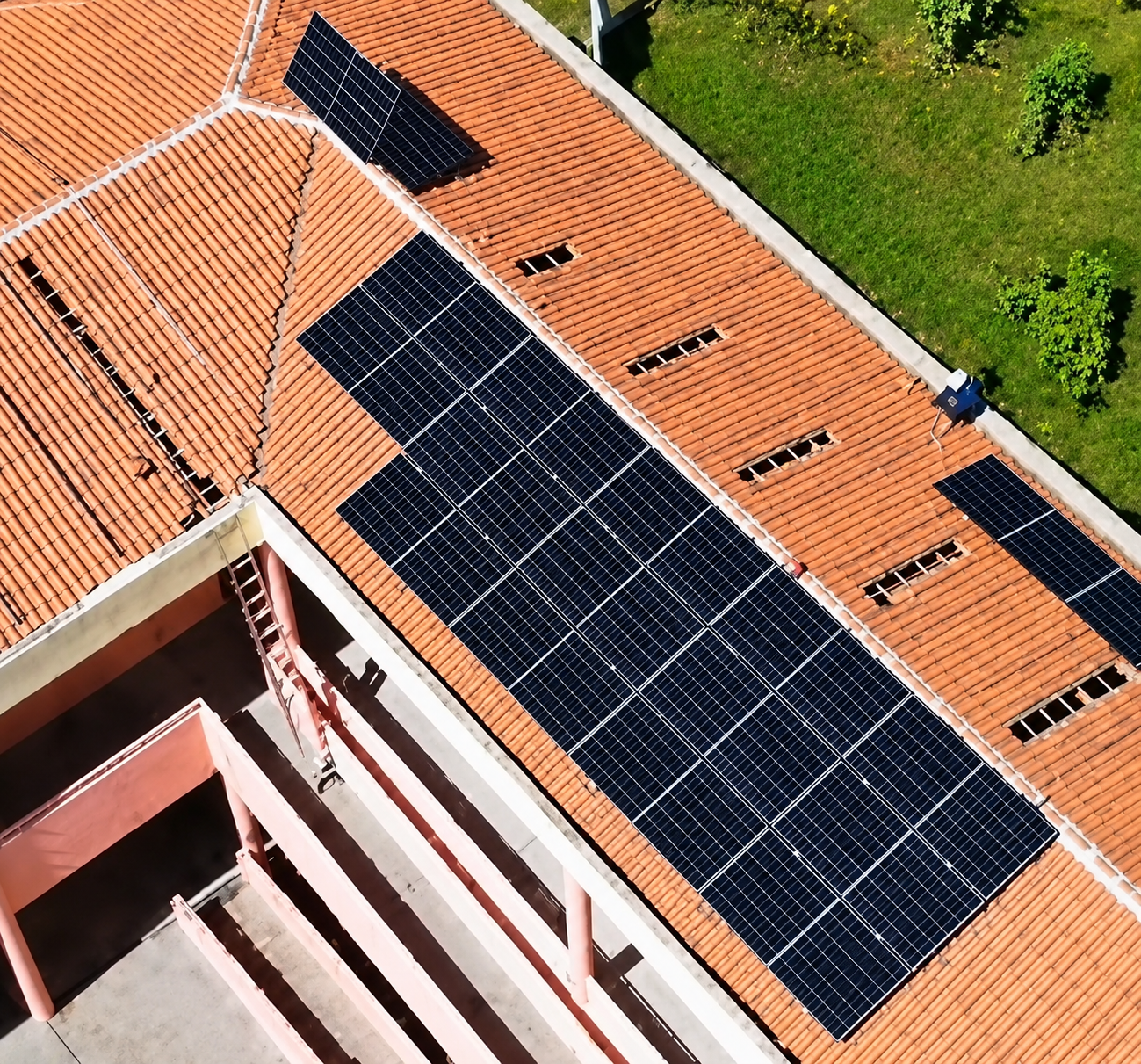 Energia limpa e economia: Icó instala sistemas solares em escolas da rede municipal