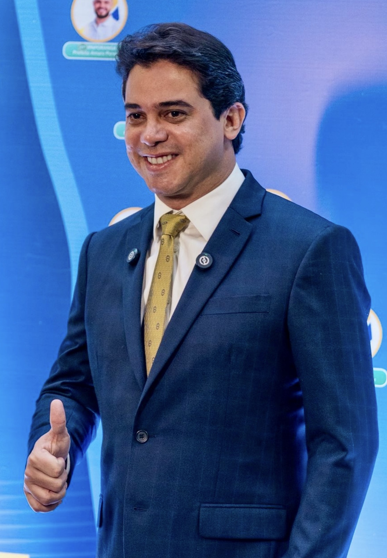 Júnior Mano enfrenta críticas, vence nas urnas e amplia força política no Ceará